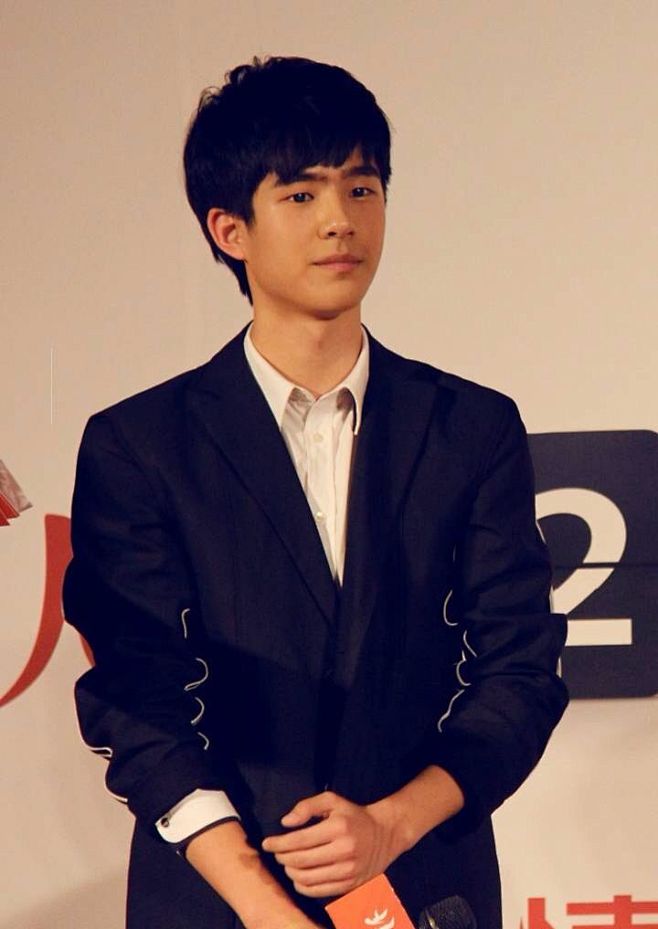 刘昊然中国内地男演员1997年10月10日出生于河南平顶山