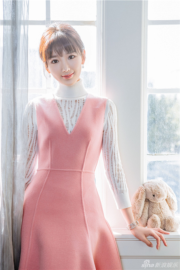 组图毛晓彤曝清新写真一身粉裙尽显淑女范儿毛晓彤曝光一组清新写真