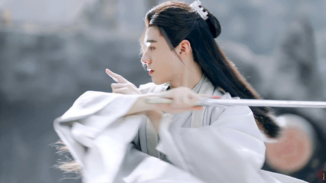 好像都很喜欢老温舞剑这段啊补了几张77截了个竖版的凑一起了4k原画