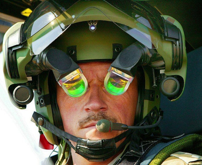 欧洲的虎式直升机飞行员使用的头盔