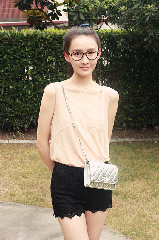 王茗1993年12月25日出生于浙江省温州市毕业于中央戏剧学院表演系中国