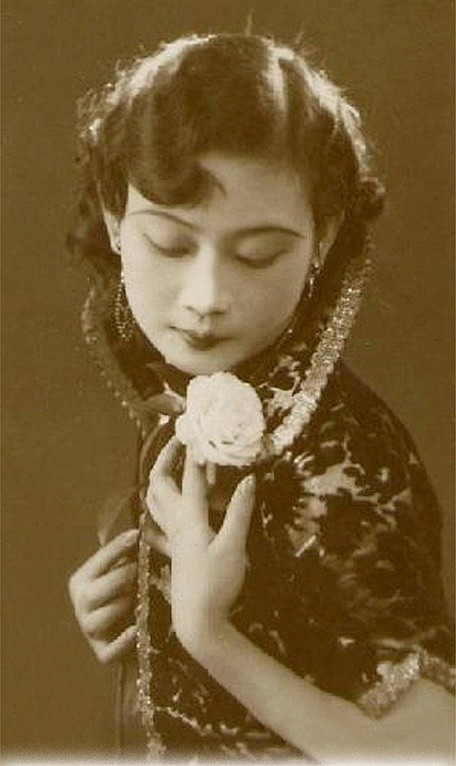 胡蝶,电影皇后。1931年日本报社为九一八事变