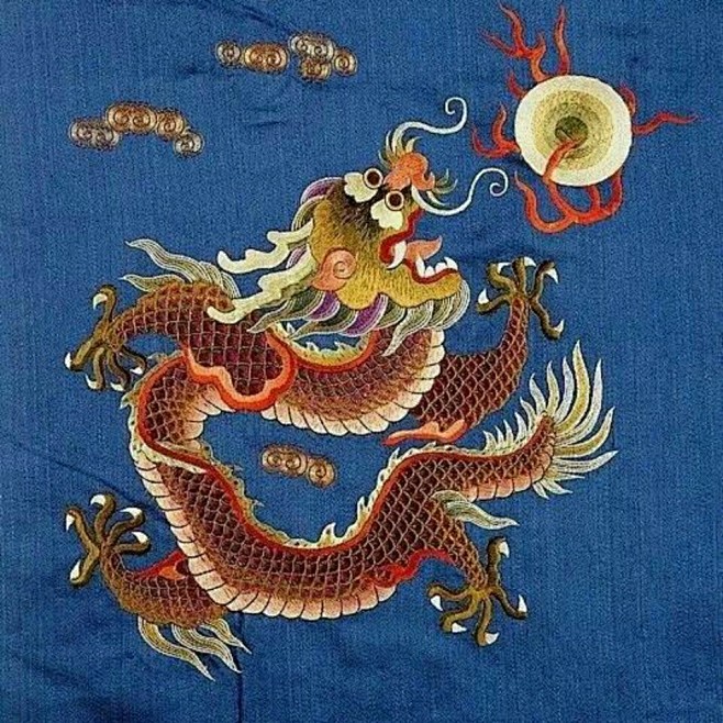 中式不同吉祥物的刺绣作品