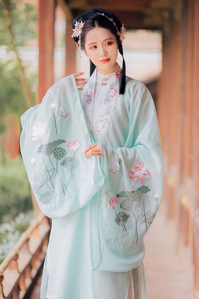 云香霓裳原创汉服女渌水曲绣花明制立领长衫大袖披风一片式褶裙女淘宝
