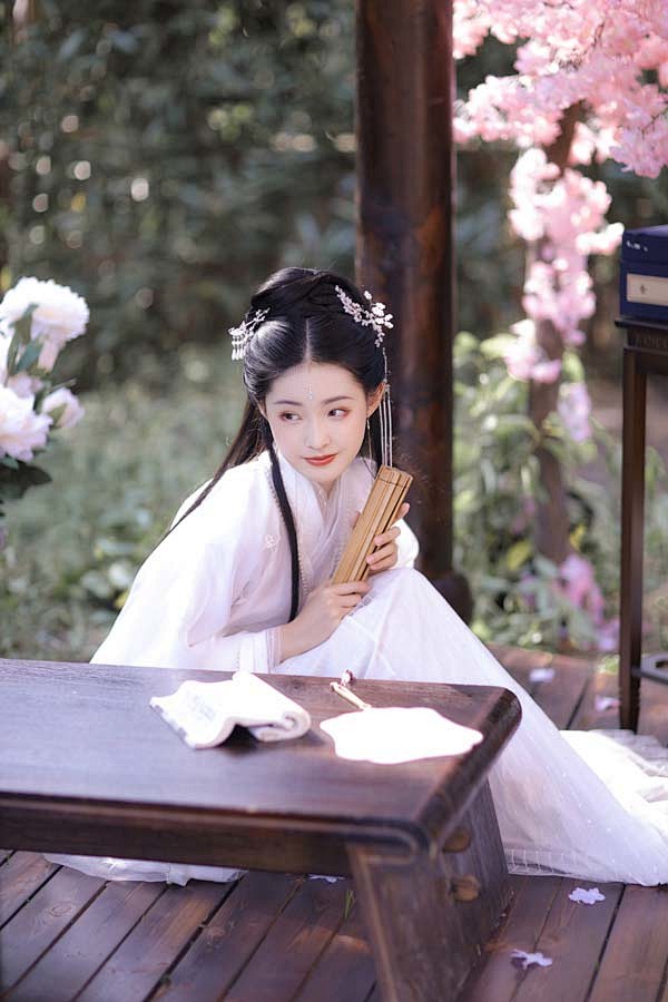 小戏骨蒋韵兮古风写真曝光温淑典雅的古代少女