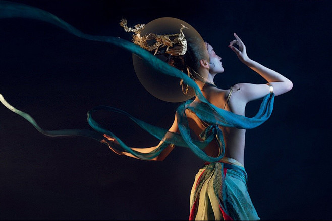 轻盈舞殿三千女缥缈飞天十二台定有仙人来种玉蓝田归计少徘徊17