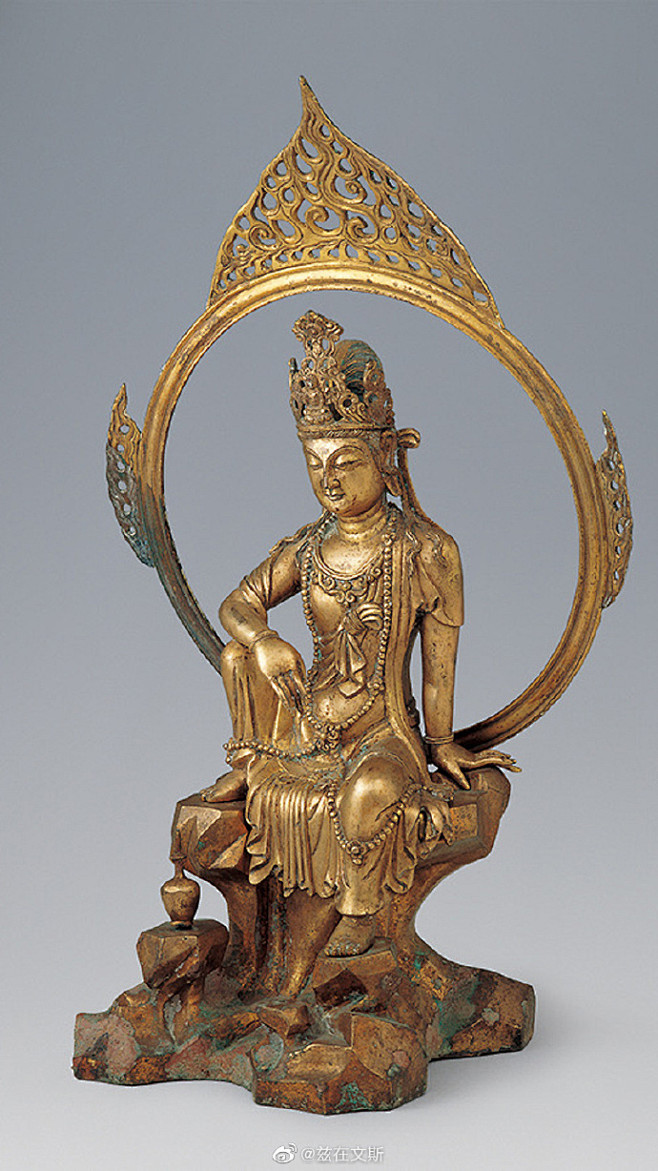 1957年元旦在浙江金华万佛塔地宫出土了五代铜鎏金观音菩萨像这在当时