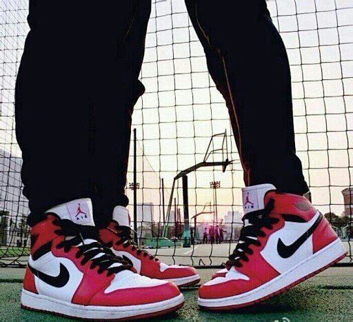 【AJ``乔丹】一起穿着篮球情侣鞋,走在篮球场