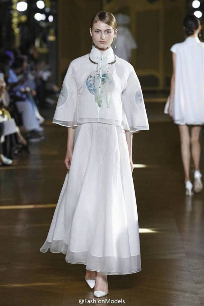  被你们毁灭的圆明园,我令它重现世界。 巴黎