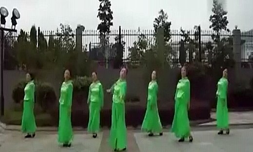 廖弟广场舞江南雨 - 思品亿百问堂