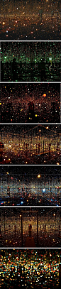 
【水上萤火虫】日本艺术家草间弥生的装置艺术作品，通过对灯光、镜子、水面精心的处理，创造出一个没有边界和终止的空间，让人仿佛置身萤火虫幻境，迷失在星星点点的梦境中，时间、空间失去存在感。

