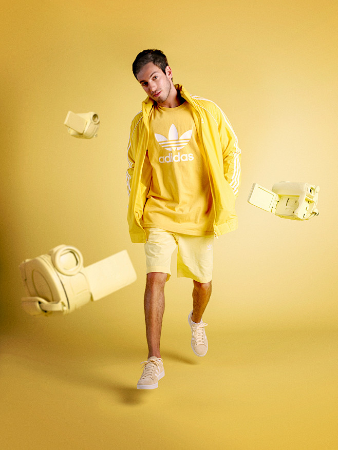 21:55:50adidas originals - adicolor海报乐洛乐同采自www