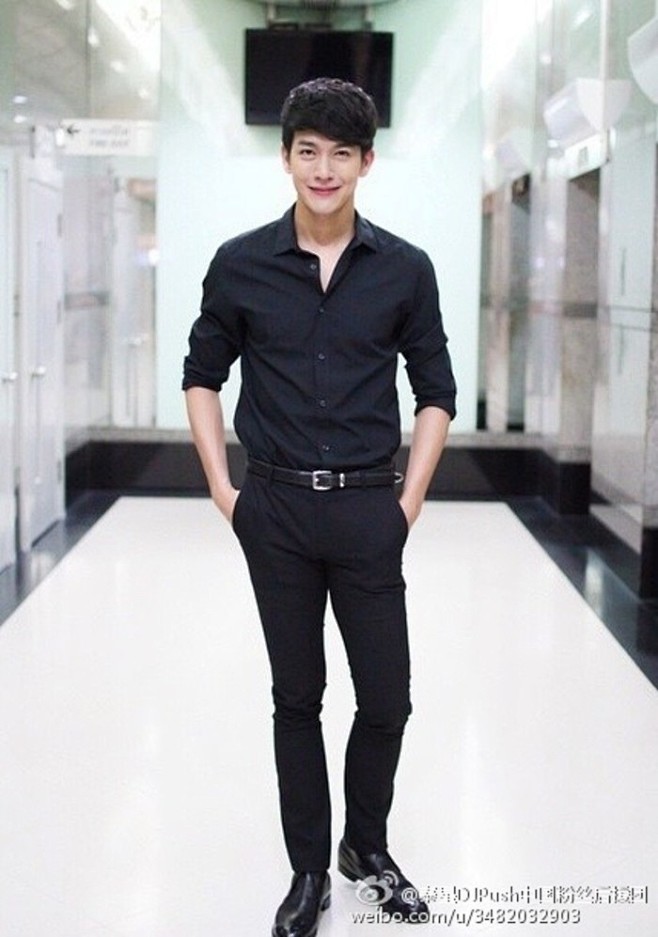 pushpush泰星帅哥梨涡男神大长腿