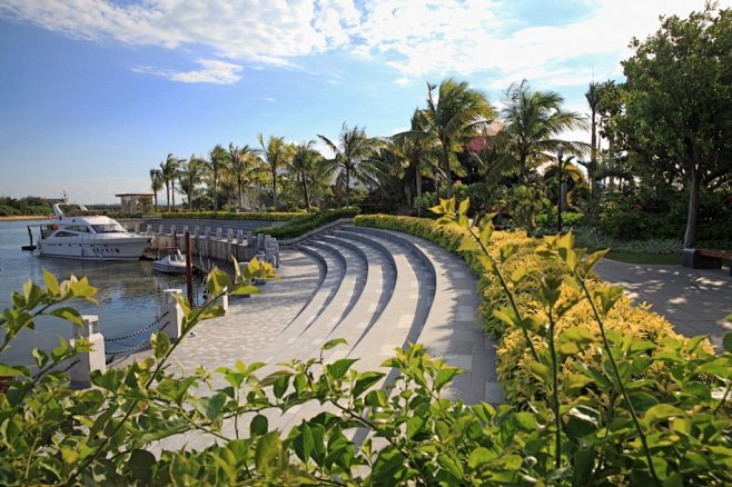 瓊海三江口博鰲論壇主題公園濱水臺階景觀