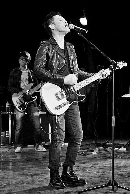 中国好声音梁博背景 梁博他爸真不是凉茶 - 内