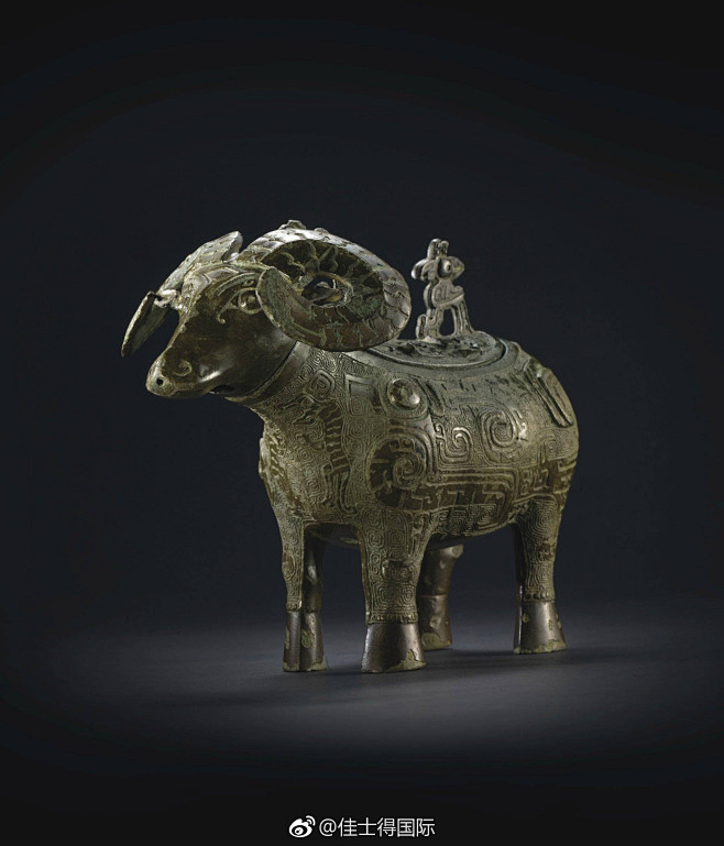 商晚期青铜羊觥