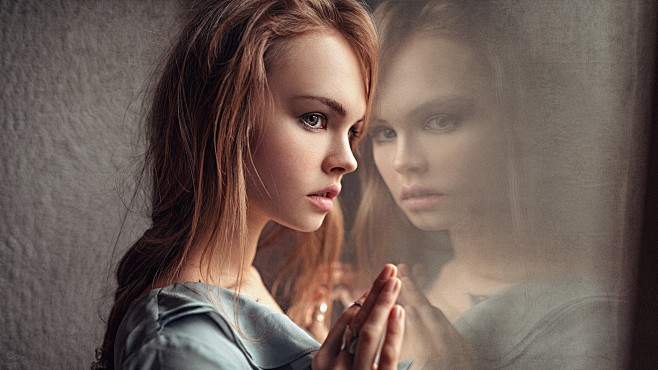 people2048x1152womenbrunetteauburnhairhazeleyesjuicylipswindow