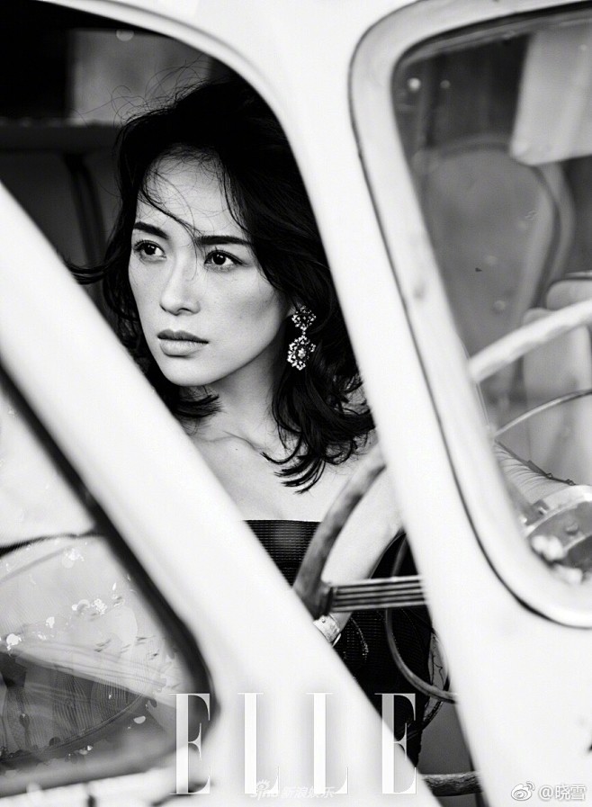 组图:章子怡封面大片演绎高级美 露肩性感眼神
