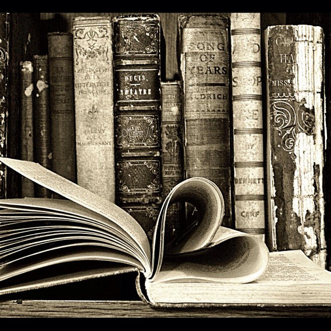 ipad桌面壁纸爱心书籍复古