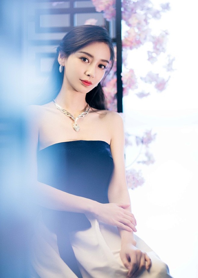 源源不绝啦从li_uu转采于2020-03-04 00:14:42angelababy 一袭丝绒