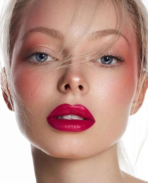 紫萦绕翊采集到美妆  采集 beauty.bazaar.com.