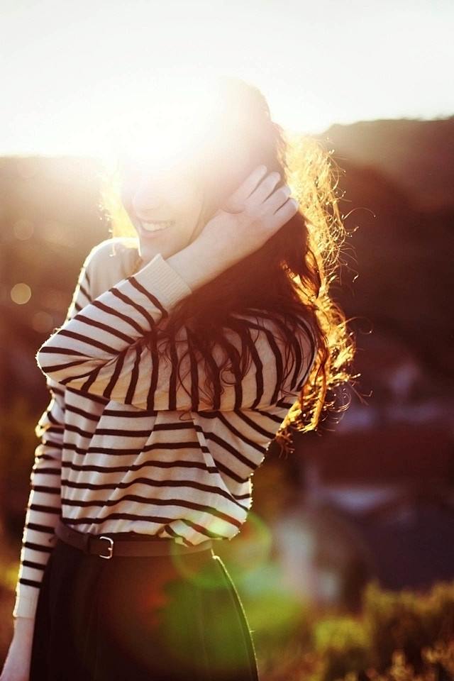 人生从盖盖林转采于2014-09-30 18:58:36拥有善良清灵的心,开心地笑