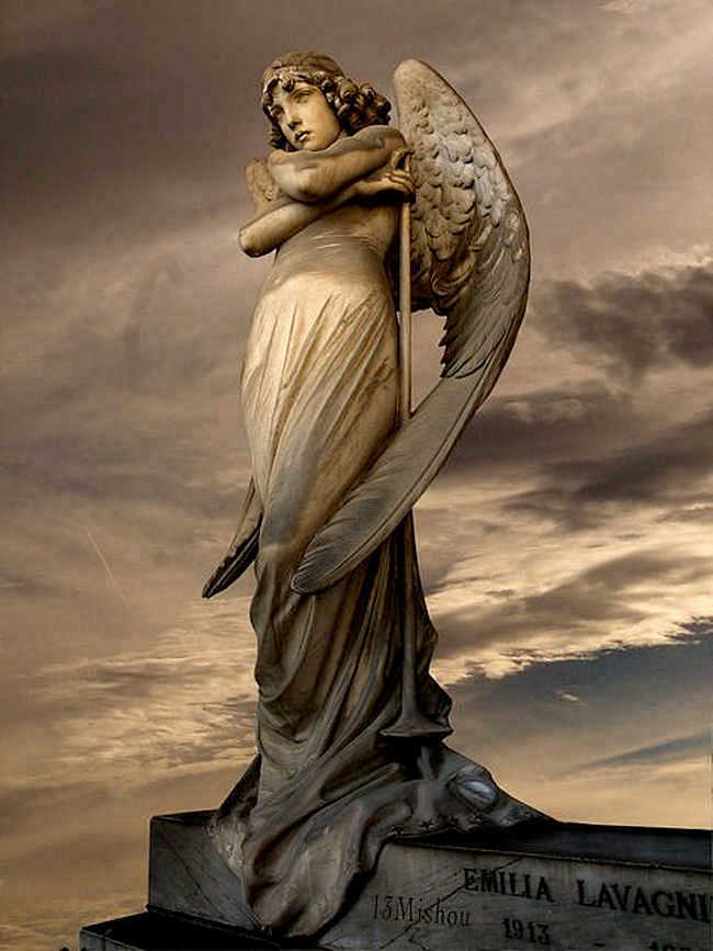 天使雕像恐怖图片