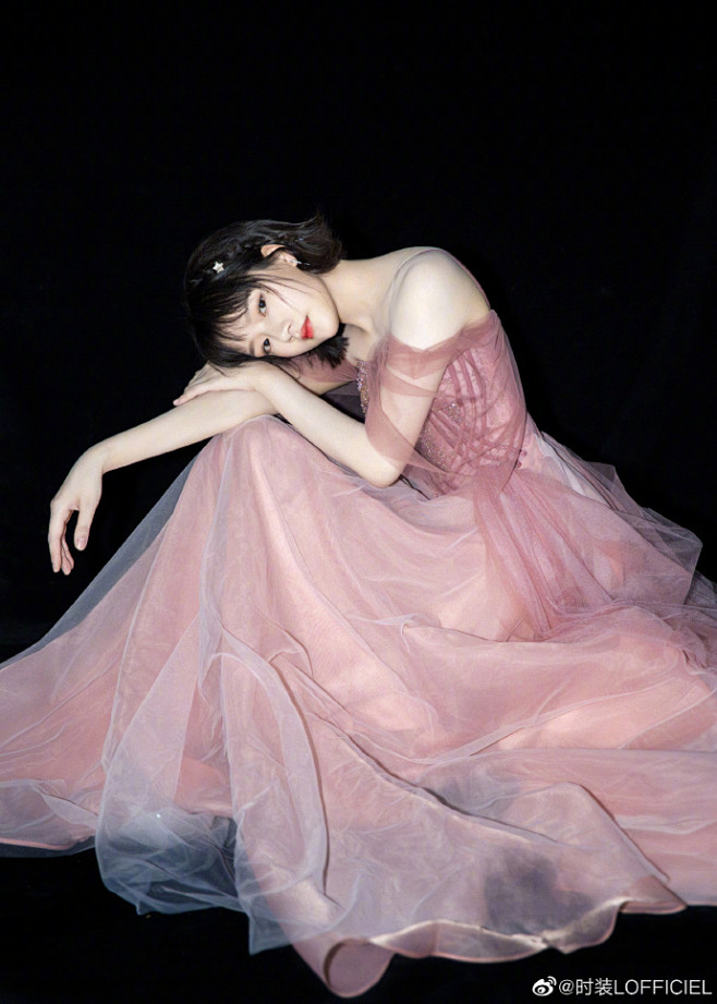 时装highlight演员任敏今晚北京卫视跨年晚会现场演唱歌曲强国一代有