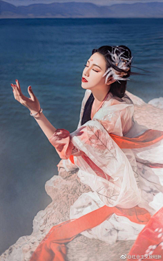 陆墨清采集到人像(汉服古装)