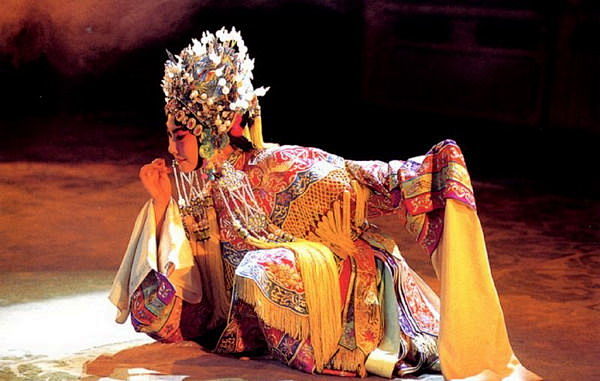 贵妃醉酒又名《百花亭》,源于乾隆时一部地方戏《醉杨妃》的京剧剧目