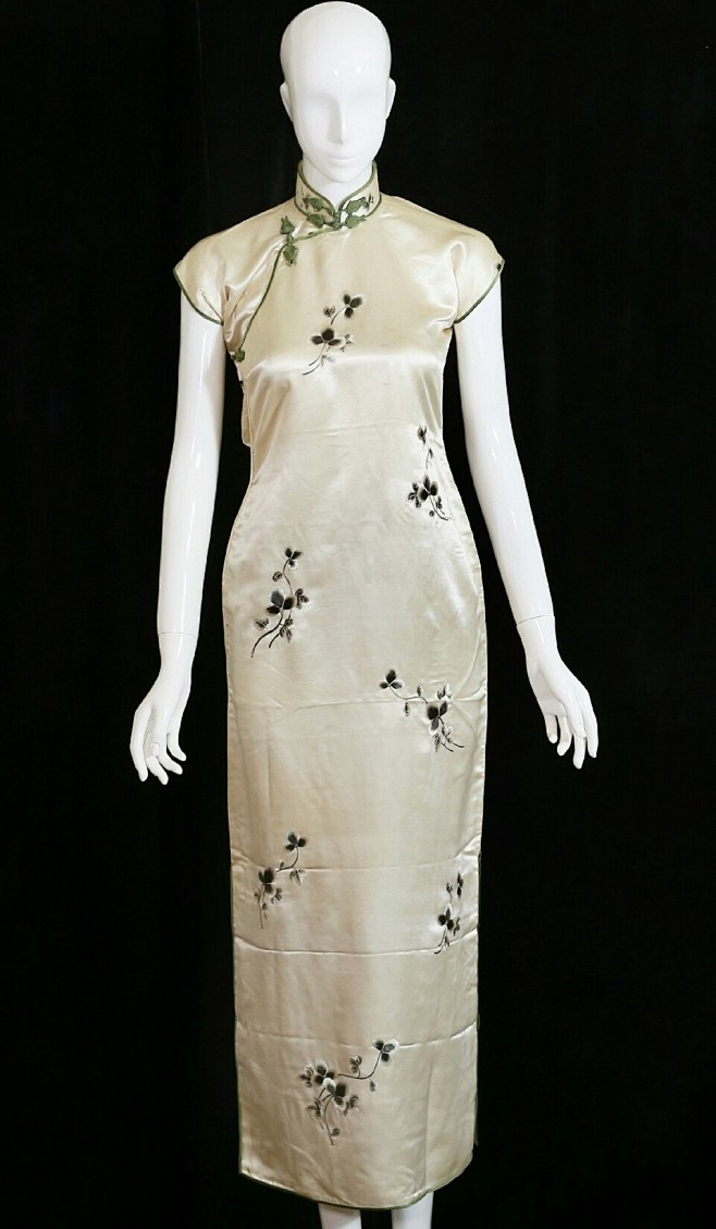 1930年代末期到1940年代初期的手工刺绣古董旗袍长衫
