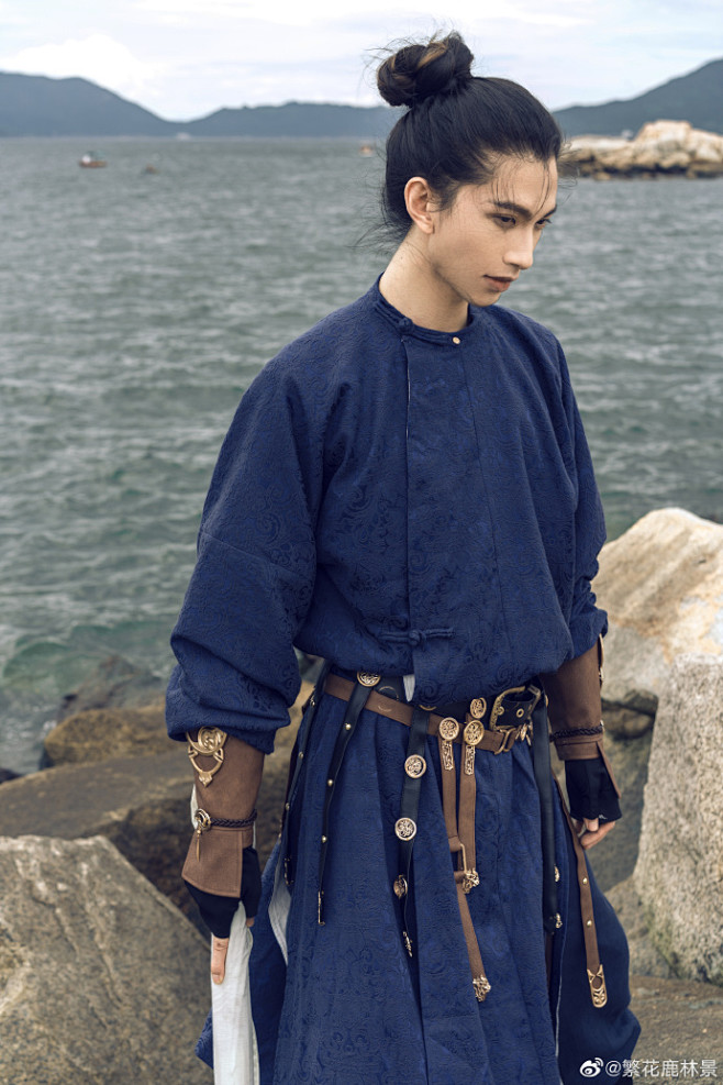 千万事古难平 是非何来定论 轻胜马,且徐.