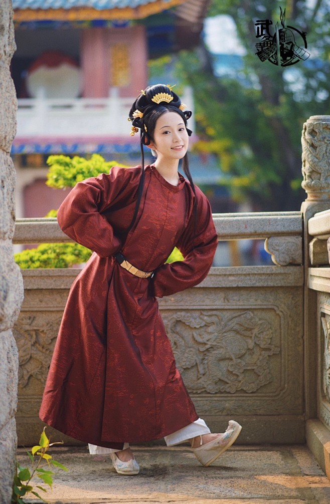 圆领袍女生放量款圆领袍暗花纹女生圆领袍复原暗红色圆领袍女淘宝网