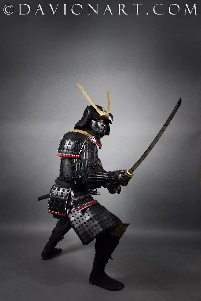 绘画参考各个角度的穿铠甲拿佩刀的战士武士参考