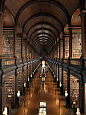 爱尔兰都柏林圣三一学院（Trinity College）图书馆，