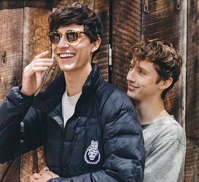 戳爷troyesivan和男友