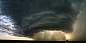 超级雷暴 ——自然类优秀奖（全球摄影大赛国际赛区获奖作品）

摄影：Sean Heavey
       黄昏时横跨蒙大拿州大草原的超级雷暴

如同一艘外星人太空船，这幅“风暴眼”超大胞云图2010年7月拍摄于美国蒙大拿州的格拉斯哥西部。它在移动前持续了几个小时，旋转上升的气流带来了狂风和暴雨，但没有造成大的破坏。这看起来像是电影《独立日》里的一幕。