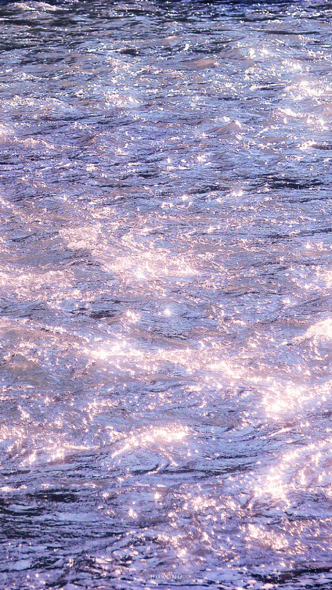 水波粼粼的海底应该有小美人鱼的