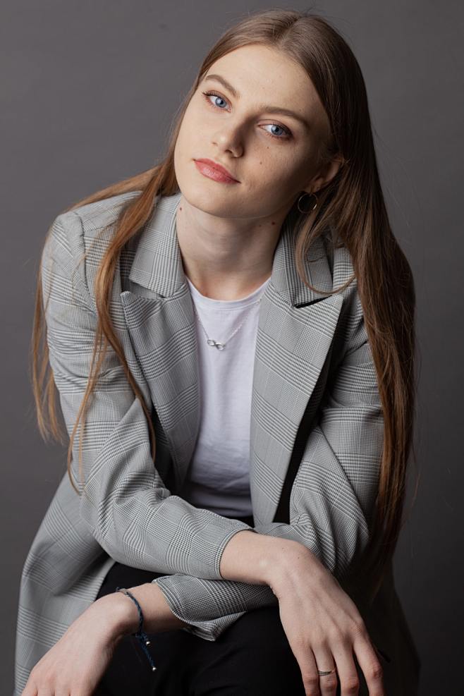 womaningrayblazerandwhitedressshirt