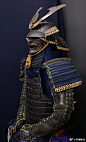 日本武士铠甲形制是非常独特的，而日本人对其传统铠甲各分解部分的研究也非常深入和细致——原材料是竹条，皮革，麻绳，装饰华丽，是上层武士才能使用的奢侈品 ​
