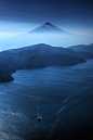 蓝色的水，富士山