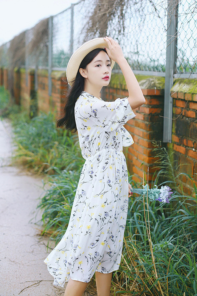 五分袖森女文艺碎花中长裙沙滩裙夏美女 女装搭配 模特展示 森系海报