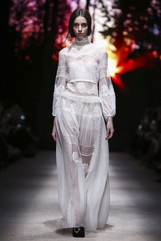 一色红从丶喜哥转采于2020-12-01 00:10:15内衣模特 时尚 维密 服装