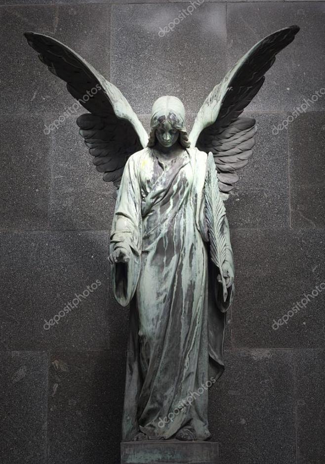 天使雕像恐怖图片