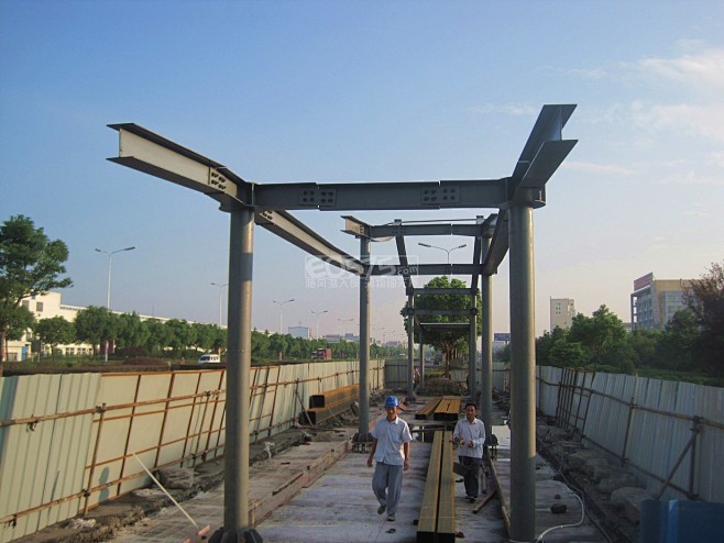 绍兴快速公交BRT-1群贤路口站台施工现场|第四