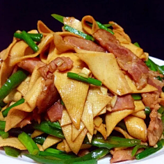 招彩进宝采集到美食城