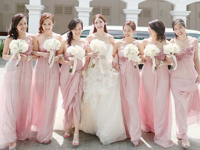 这场婚礼符合所有女生对于浪漫婚礼的幻想,有