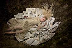 湖畔阴影采集到克里斯蒂·米切尔(Kirsty Mitchell),英国摄影师