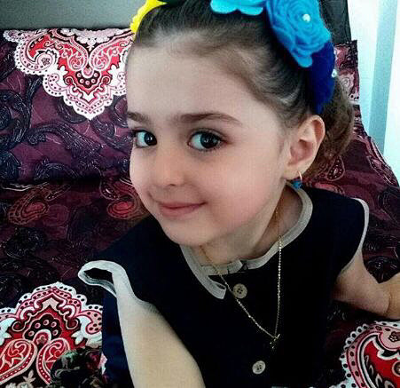 伊朗女孩mahdis今年刚刚8岁在当地就是一位超受欢迎的小童星了她拥有