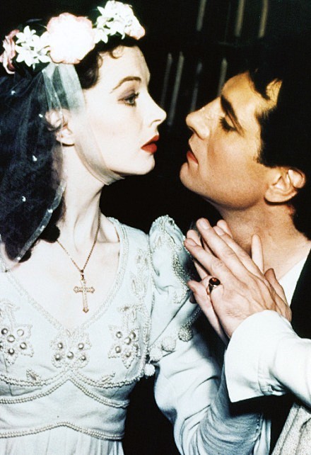 坚持了一下把彭伯里谋杀案看完了,一集